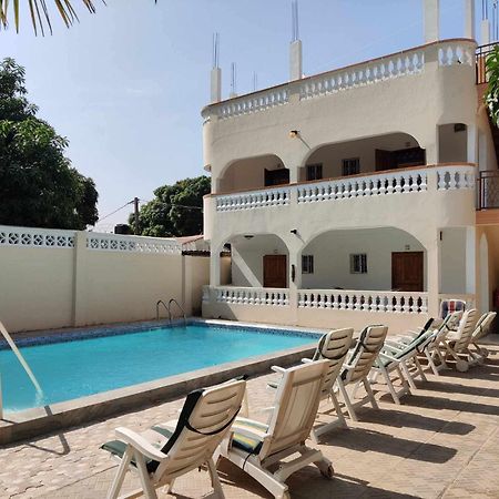 Hotel Dabo House Brufut Esterno foto