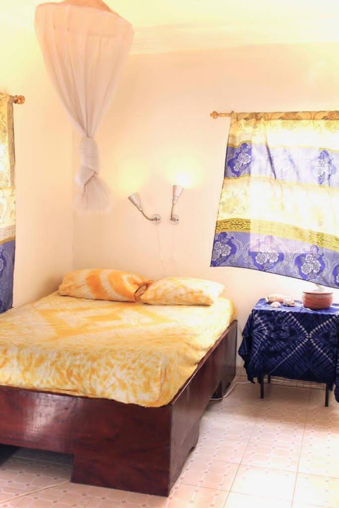 Hotel Dabo House Brufut Esterno foto