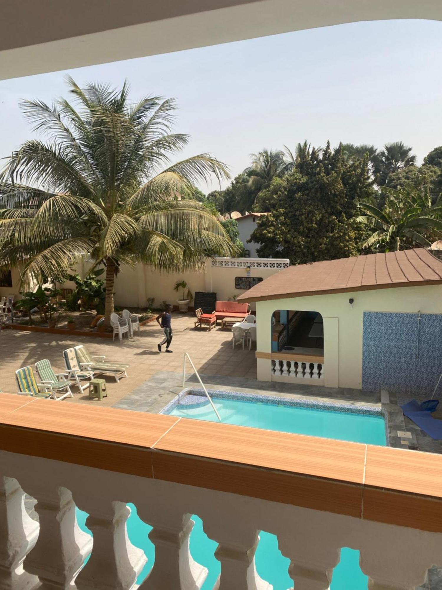 Hotel Dabo House Brufut Esterno foto