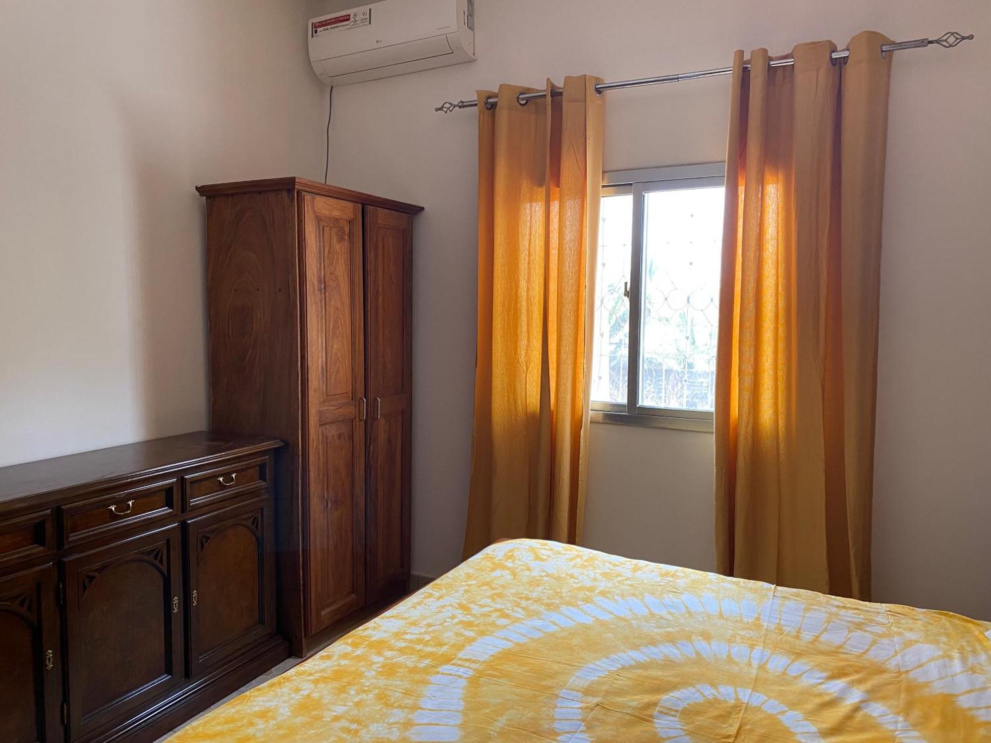 Hotel Dabo House Brufut Esterno foto