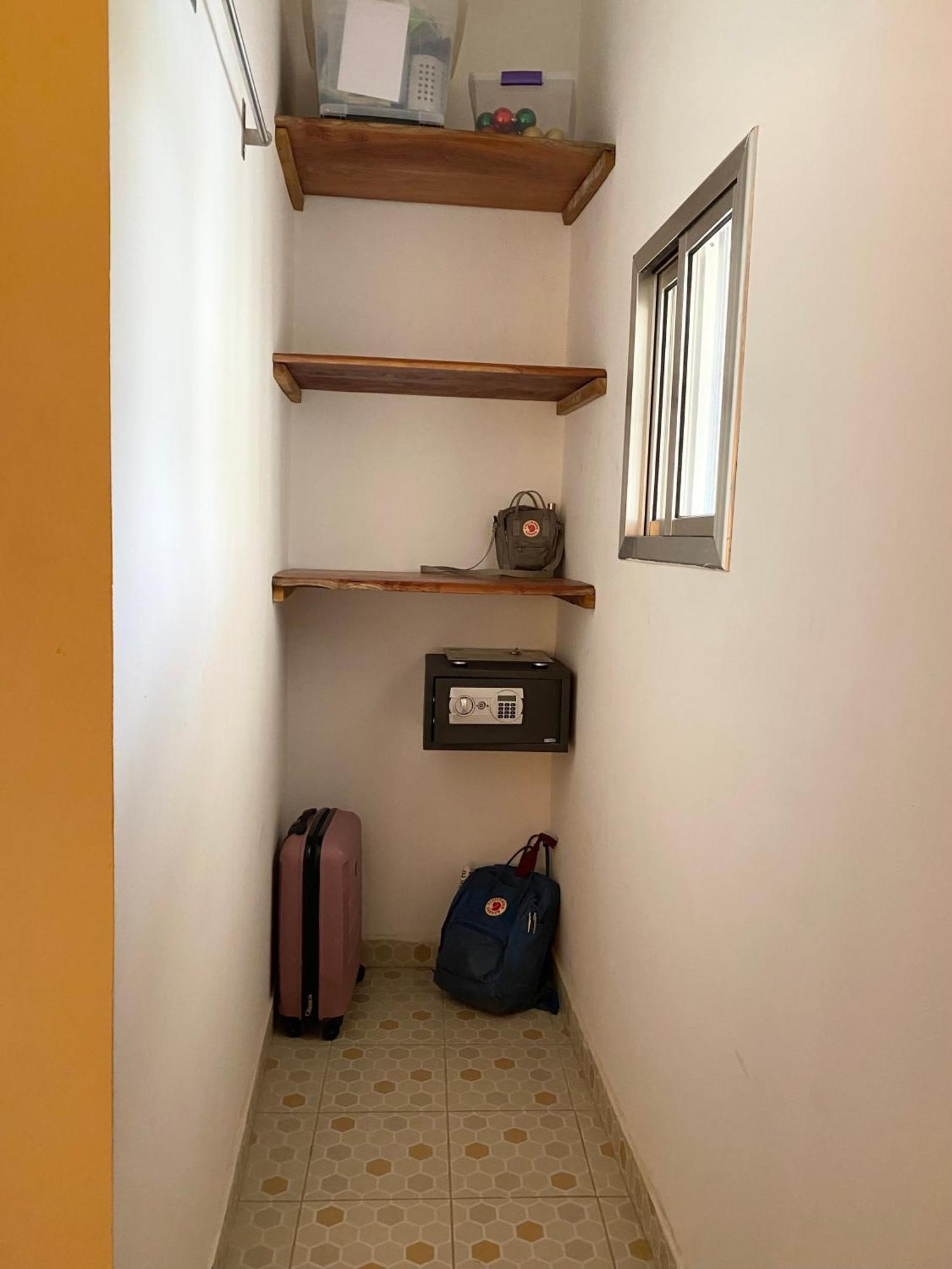 Hotel Dabo House Brufut Esterno foto