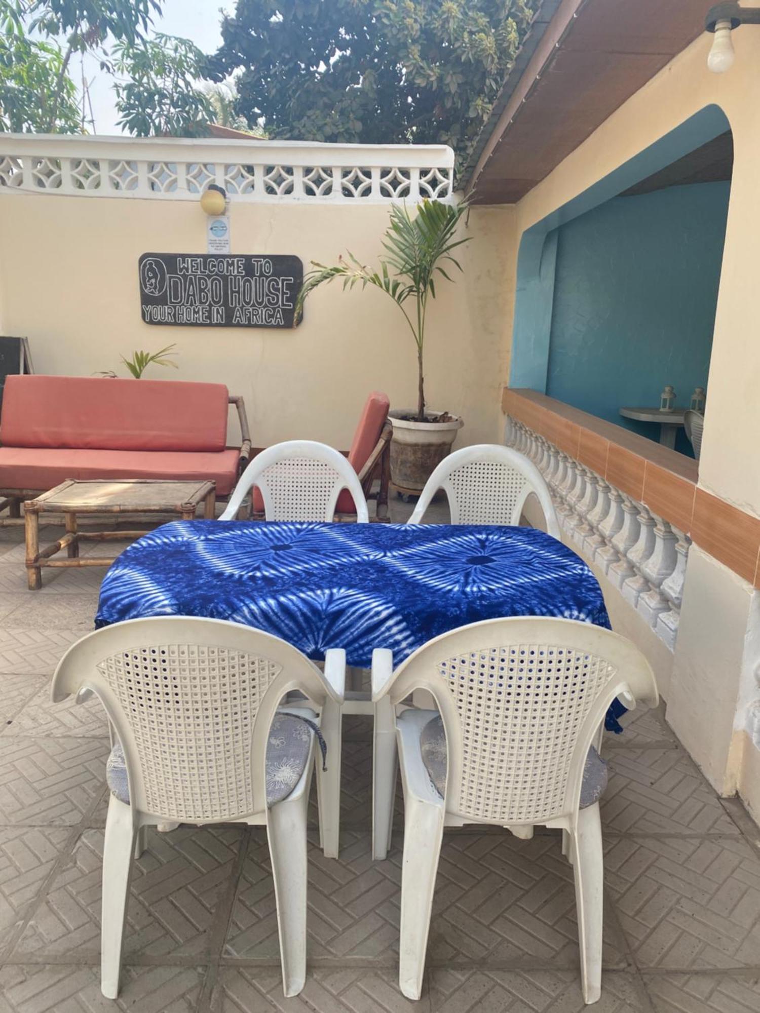 Hotel Dabo House Brufut Esterno foto