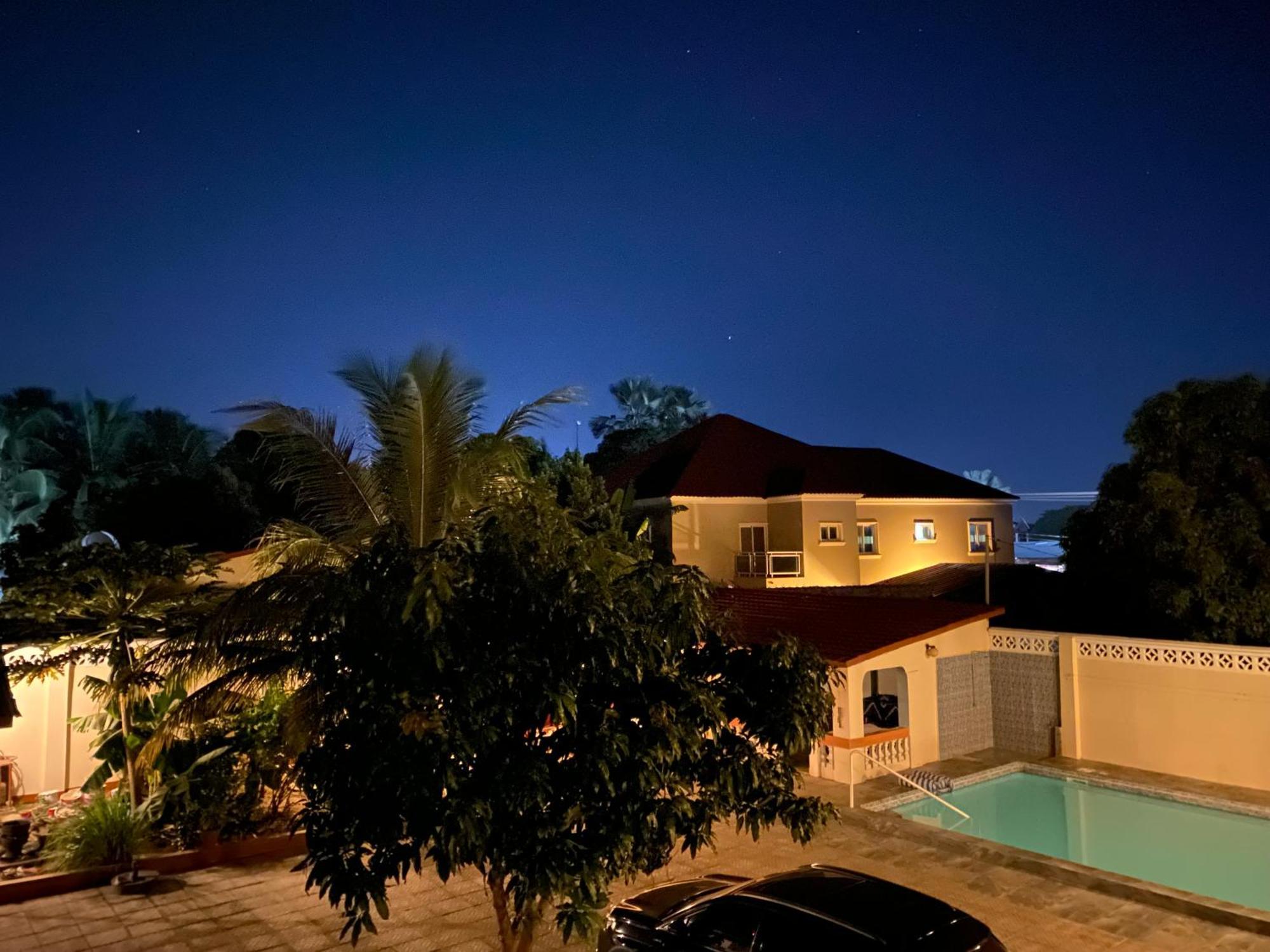 Hotel Dabo House Brufut Esterno foto