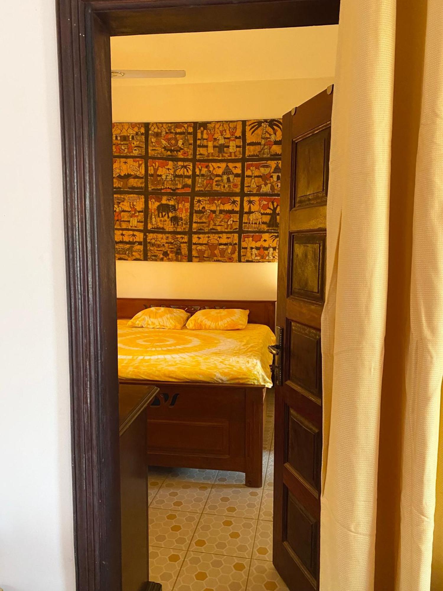 Hotel Dabo House Brufut Esterno foto