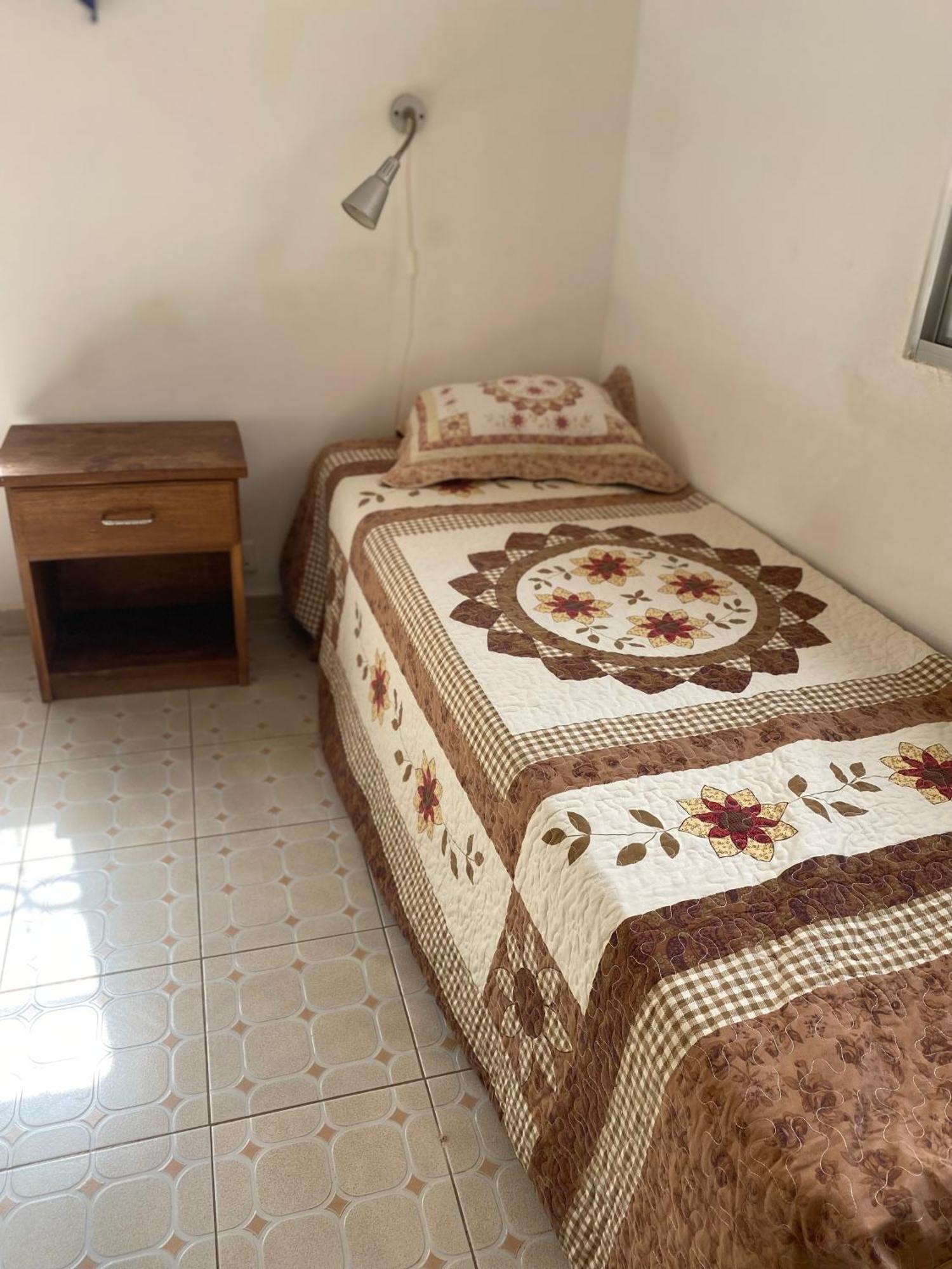 Hotel Dabo House Brufut Esterno foto