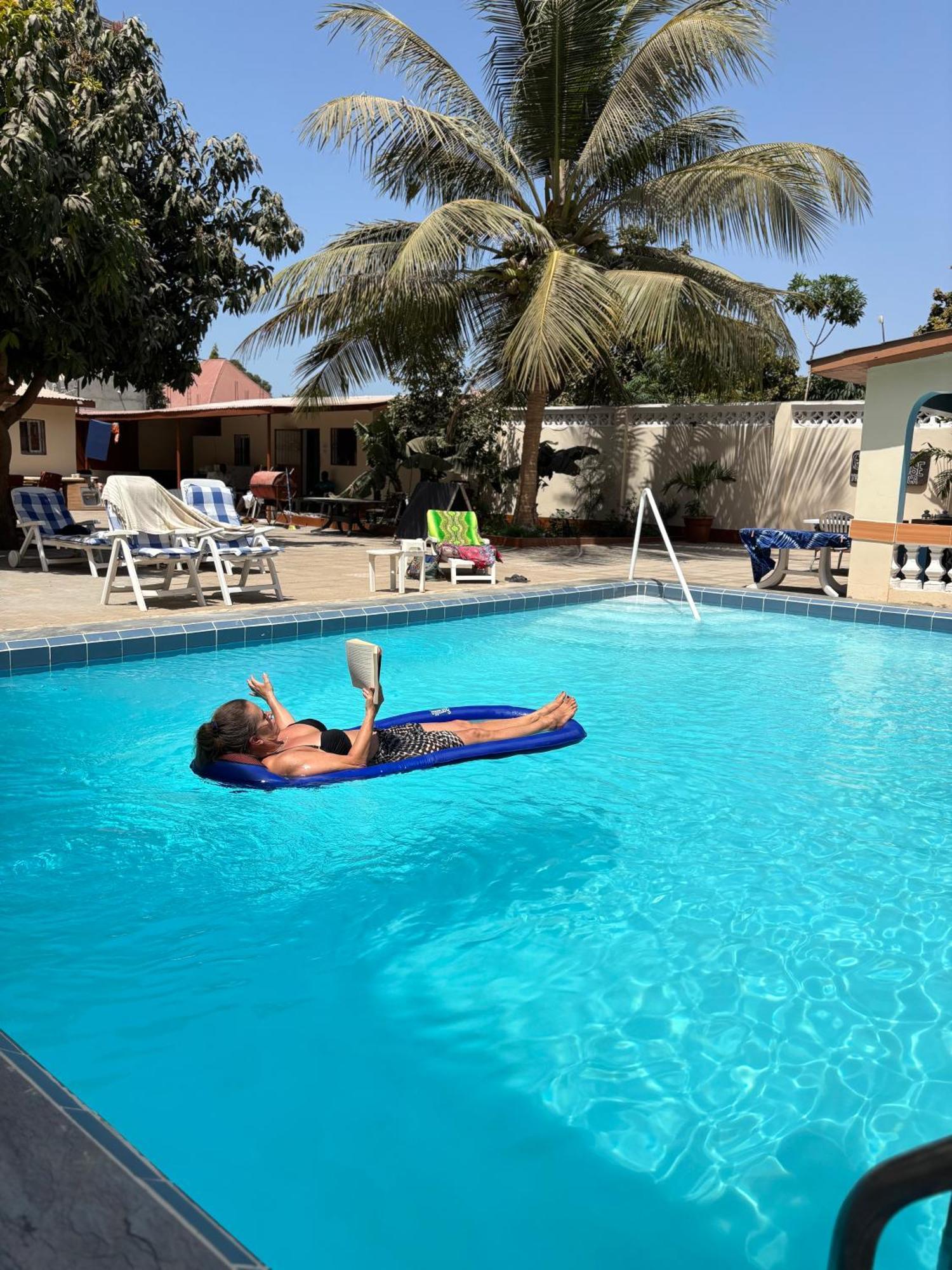 Hotel Dabo House Brufut Esterno foto